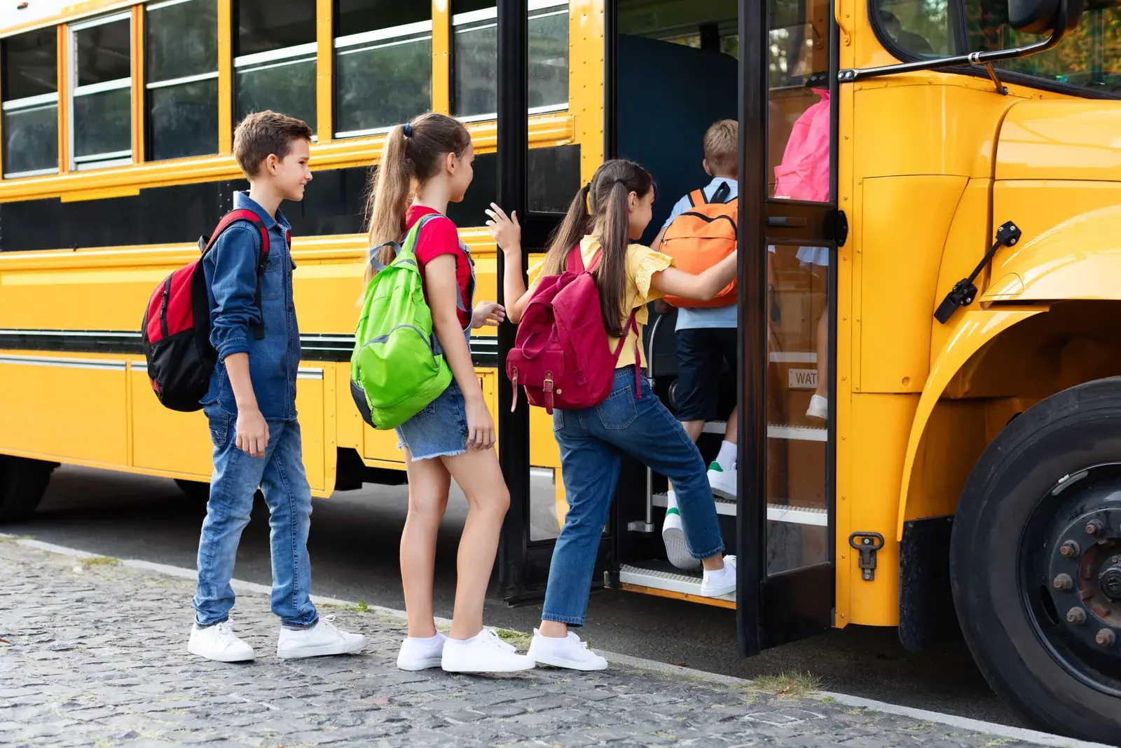 school pickyp and drop off service in dubai